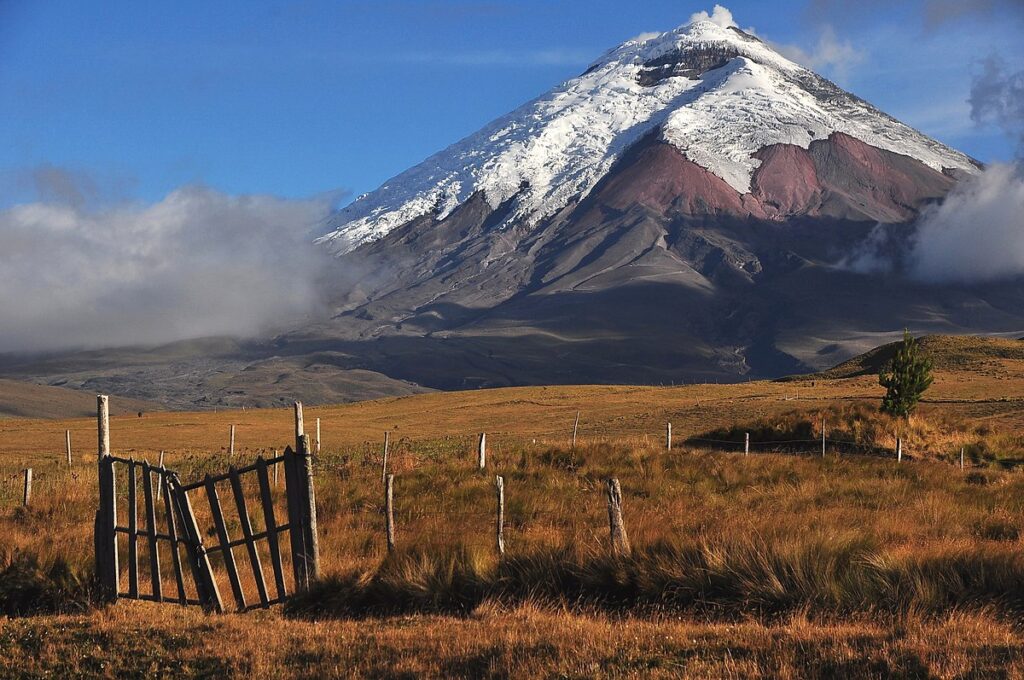 Symetrický kužel vulkánu Cotopaxi