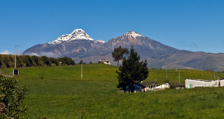 Dva vrcholy vulkánu Illiniza