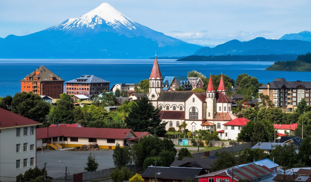 Puerto Varas na břehu jezera Llanquihue